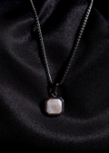ETERNAL Square Pendant Necklace (Mother of pearl)